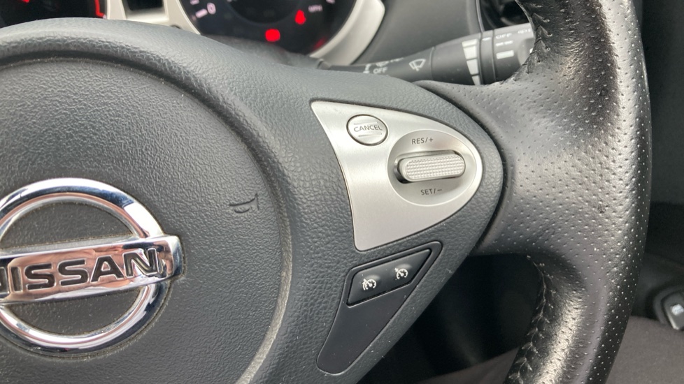 Nissan Juke 1.2 DiG-T N-Connecta 5dr Petrol Hatchback - Image 22