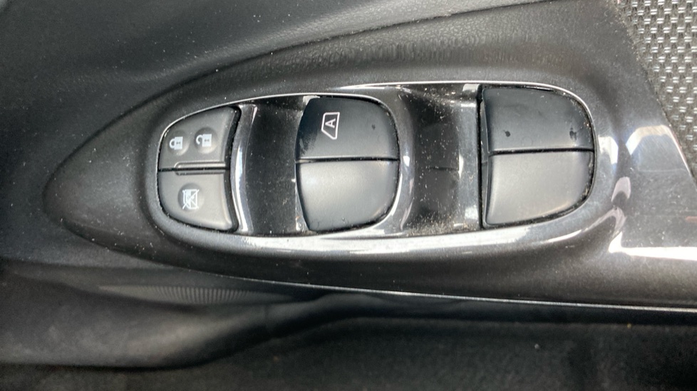 Nissan Juke 1.2 DiG-T N-Connecta 5dr Petrol Hatchback - Image 26