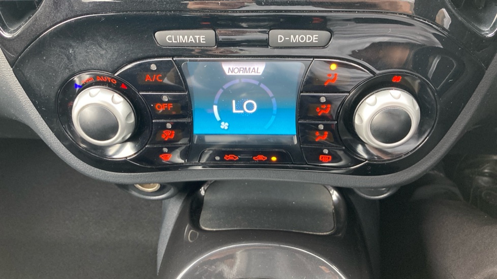 Nissan Juke 1.2 DiG-T N-Connecta 5dr Petrol Hatchback - Image 30