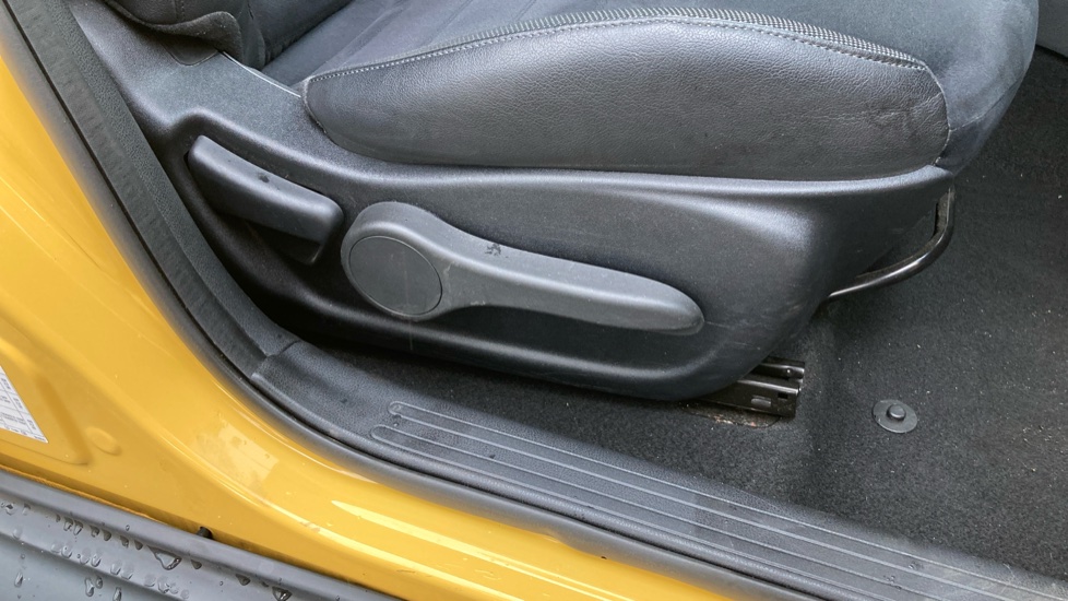 Nissan Juke 1.2 DiG-T N-Connecta 5dr Petrol Hatchback - Image 34
