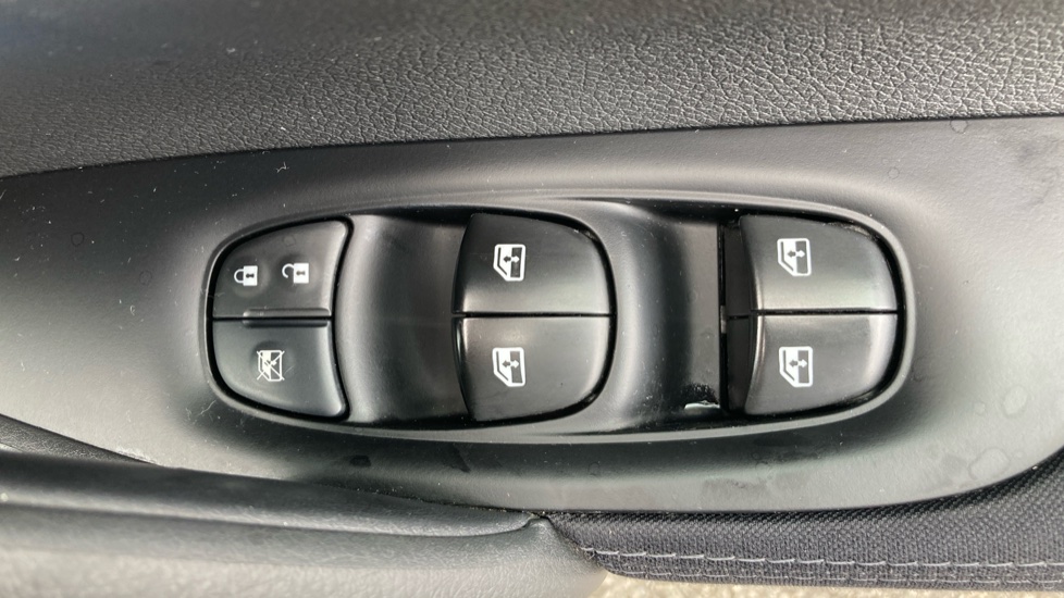 Nissan Qashqai 1.3 DiG-T 160 [157] Acenta Premium 5dr DCT Petrol Hatchback - Image 21
