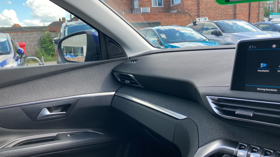 Peugeot 3008 1.5 BlueHDi Allure 5dr EAT8 Diesel Estate - Image 14