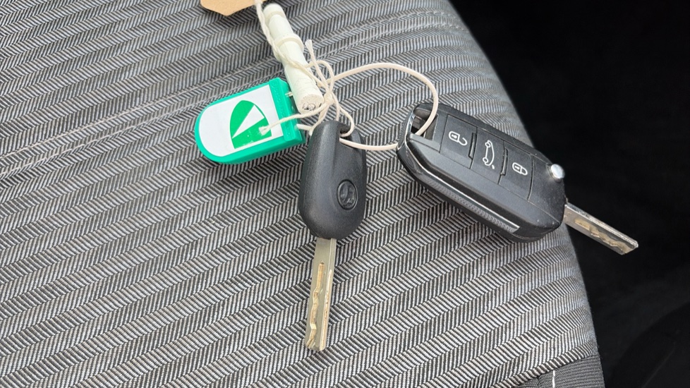 Vauxhall Corsa 1.2 SE 5dr Petrol Hatchback - Image 20