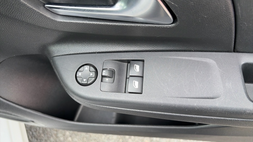 Vauxhall Corsa 1.2 SE 5dr Petrol Hatchback - Image 21