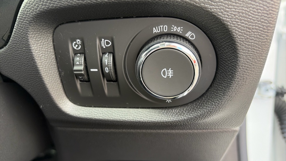 Vauxhall Corsa 1.2 SE 5dr Petrol Hatchback - Image 22