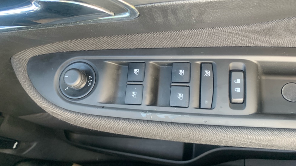 Vauxhall Mokka 1.6i Exclusiv 5dr Petrol Hatchback - Image 26