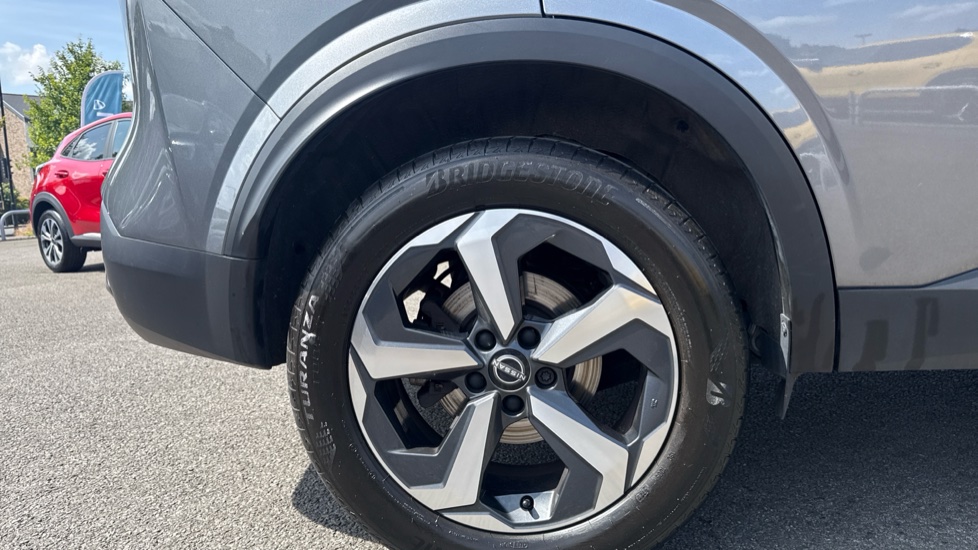 Nissan Qashqai 1.3 DiG-T MH N-Connecta 5dr Petrol Hatchback - Image 7