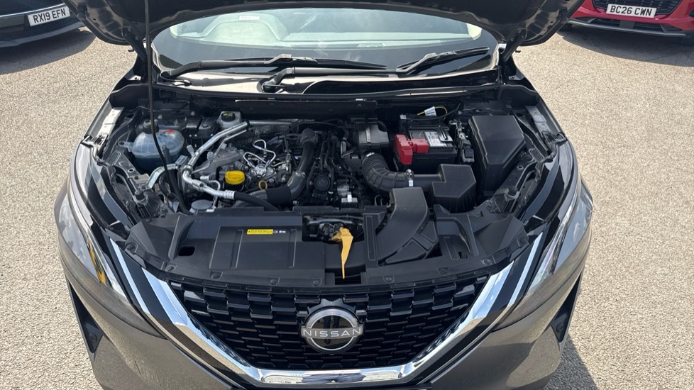 Nissan Qashqai 1.3 DiG-T MH N-Connecta 5dr Petrol Hatchback - Image 8