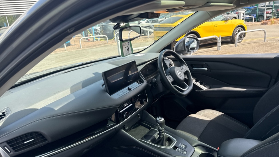Nissan Qashqai 1.3 DiG-T MH N-Connecta 5dr Petrol Hatchback - Image 9
