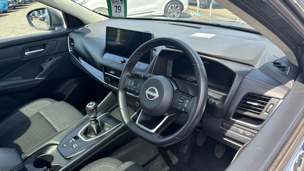 Nissan Qashqai 1.3 DiG-T MH N-Connecta 5dr Petrol Hatchback - Image 11
