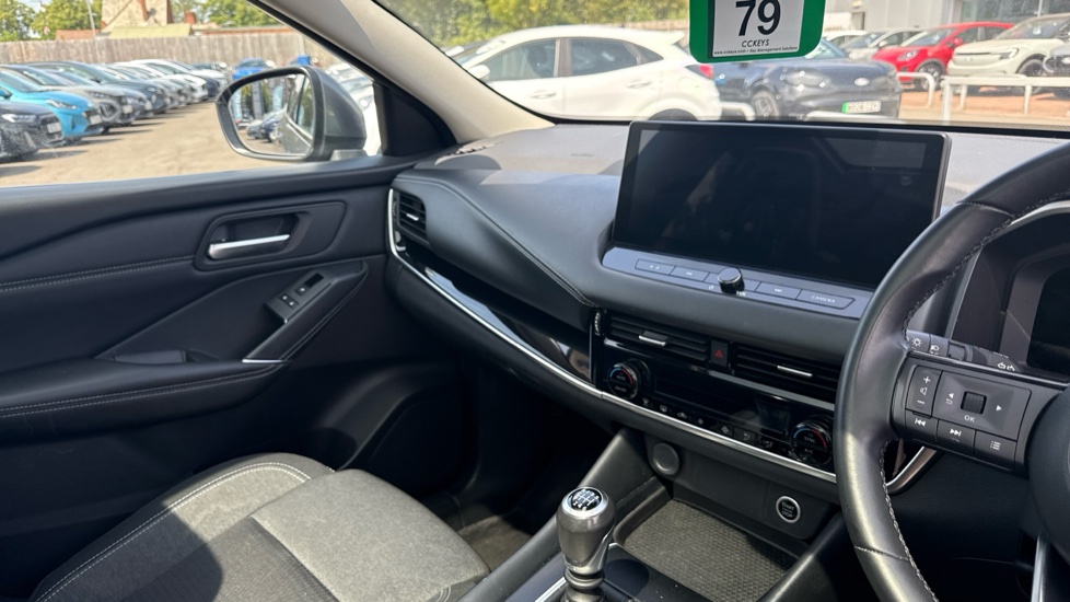 Nissan Qashqai 1.3 DiG-T MH N-Connecta 5dr Petrol Hatchback - Image 14