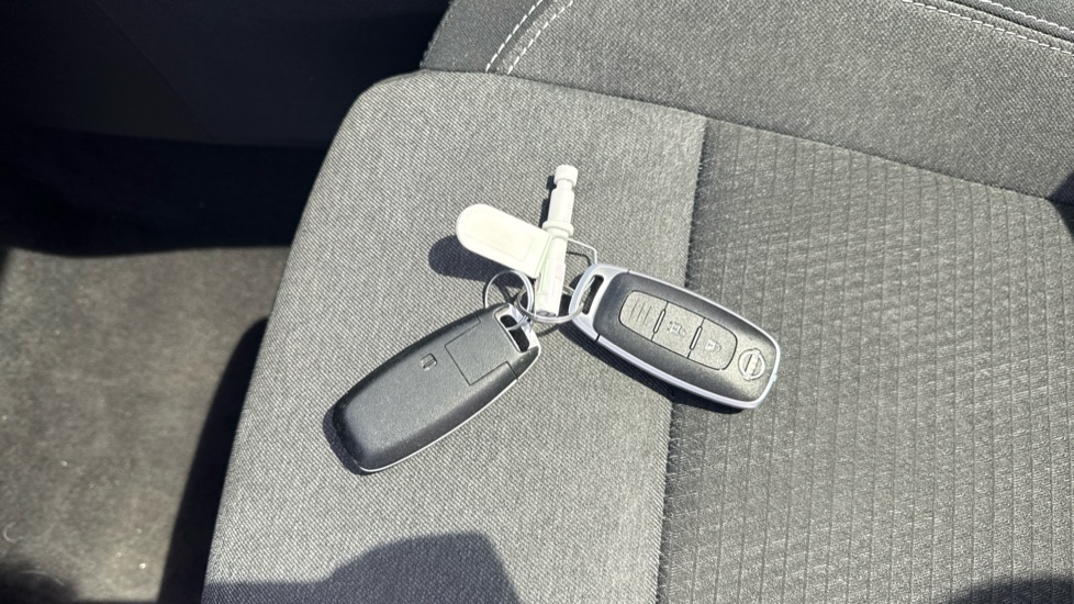 Nissan Qashqai 1.3 DiG-T MH N-Connecta 5dr Petrol Hatchback - Image 20