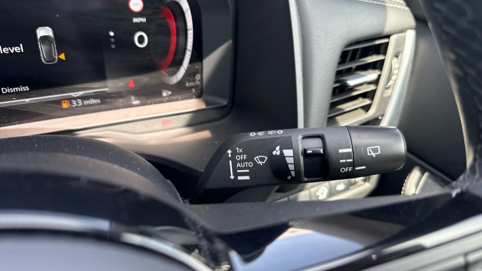Nissan Qashqai 1.3 DiG-T MH N-Connecta 5dr Petrol Hatchback - Image 27