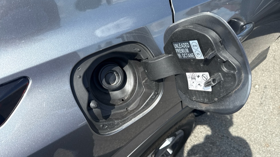 Nissan Qashqai 1.3 DiG-T MH N-Connecta 5dr Petrol Hatchback - Image 35