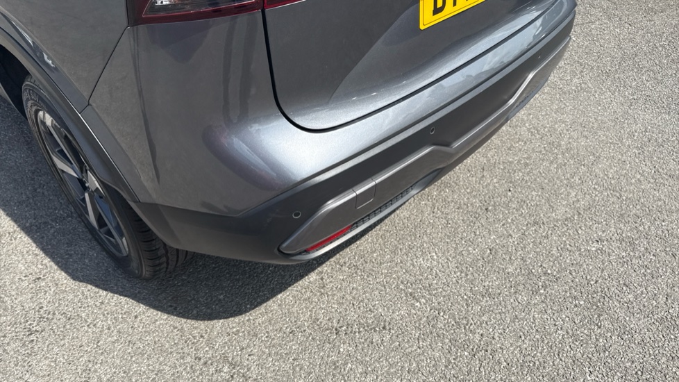 Nissan Qashqai 1.3 DiG-T MH N-Connecta 5dr Petrol Hatchback - Image 39