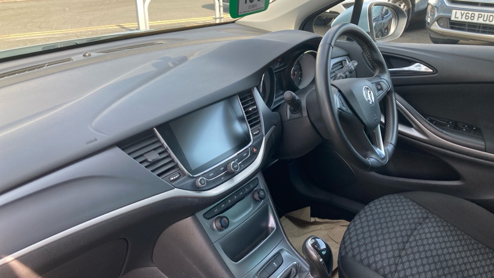 Vauxhall Astra 1.4i 16V Tech Line Nav 5dr Petrol Hatchback - Image 9