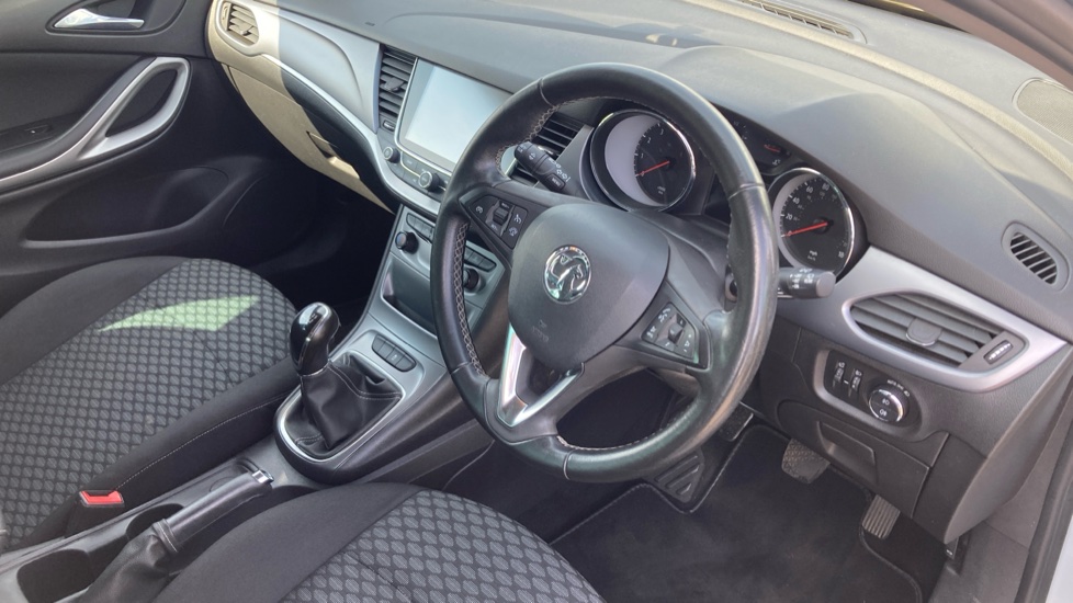 Vauxhall Astra 1.4i 16V Tech Line Nav 5dr Petrol Hatchback - Image 11
