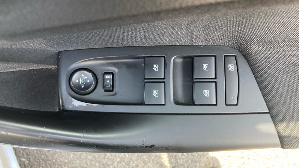 Vauxhall Astra 1.4i 16V Tech Line Nav 5dr Petrol Hatchback - Image 21