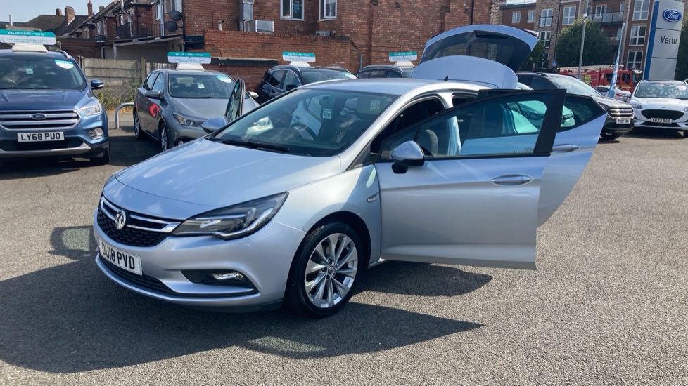 Vauxhall Astra 1.4i 16V Tech Line Nav 5dr Petrol Hatchback - Image 44
