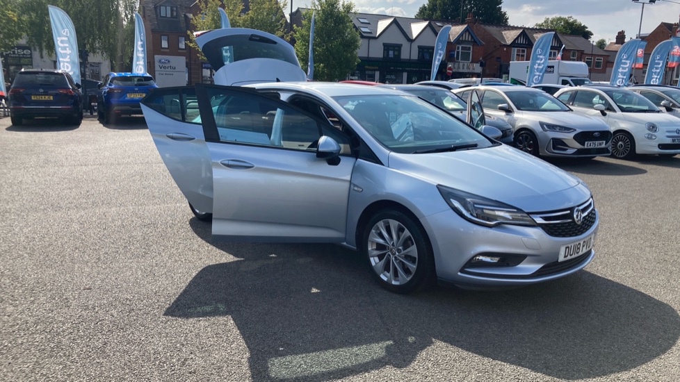 Vauxhall Astra 1.4i 16V Tech Line Nav 5dr Petrol Hatchback - Image 45