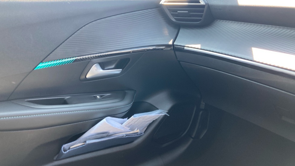 Peugeot 208 1.2 PureTech 100 Allure 5dr Petrol Hatchback - Image 28