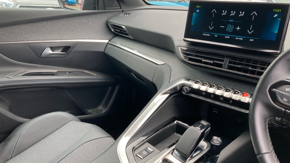 Peugeot 3008 1.6 Hybrid 180 Allure Premium+ 5dr e-EAT8 Estate - Image 14