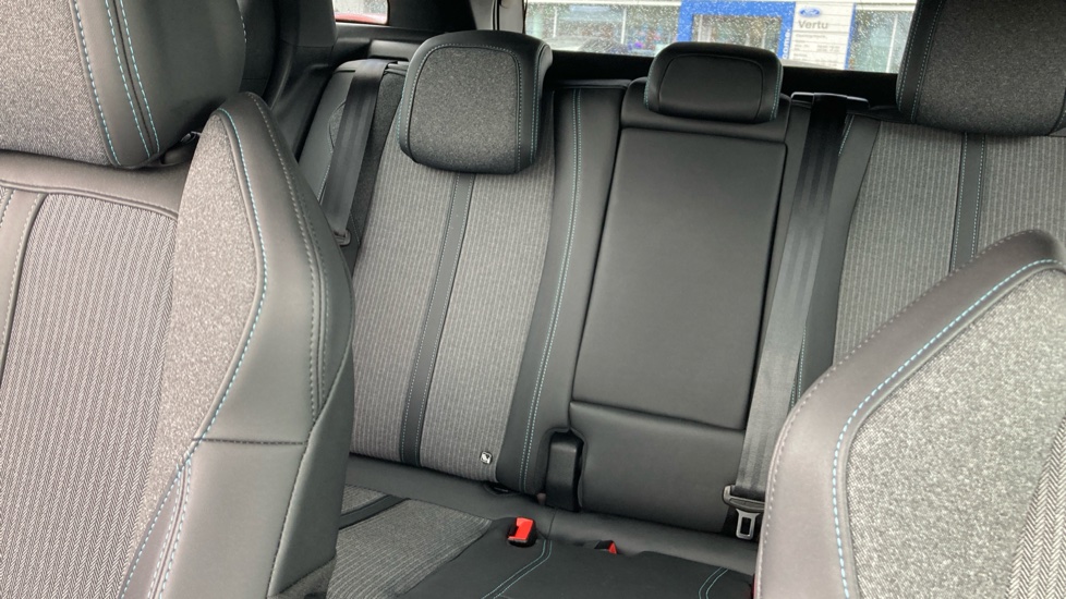 Peugeot 3008 1.6 Hybrid 180 Allure Premium+ 5dr e-EAT8 Estate - Image 15