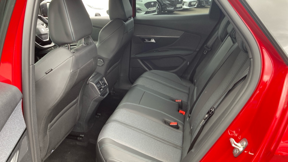 Peugeot 3008 1.6 Hybrid 180 Allure Premium+ 5dr e-EAT8 Estate - Image 16