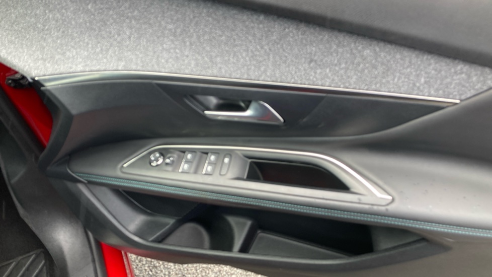 Peugeot 3008 1.6 Hybrid 180 Allure Premium+ 5dr e-EAT8 Estate - Image 32