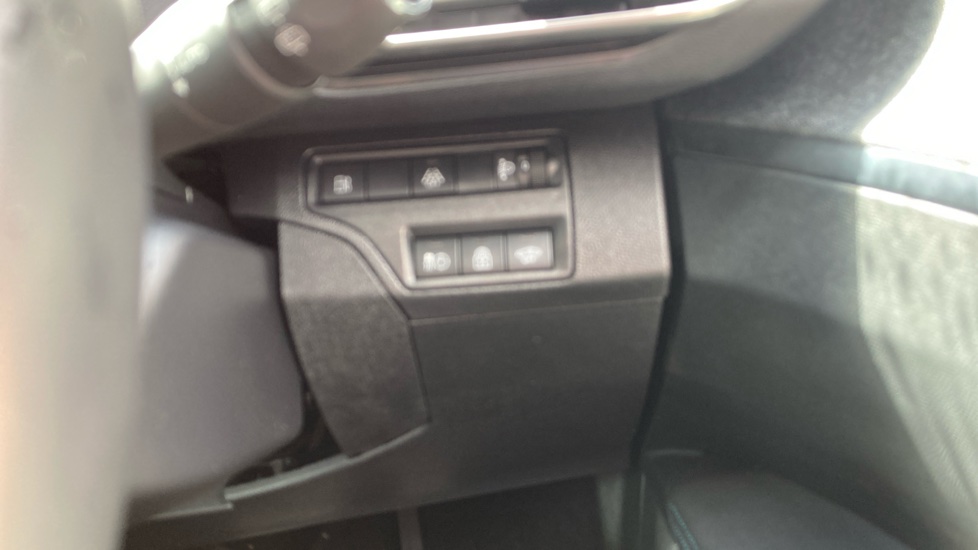 Peugeot 3008 1.6 Hybrid 180 Allure Premium+ 5dr e-EAT8 Estate - Image 39
