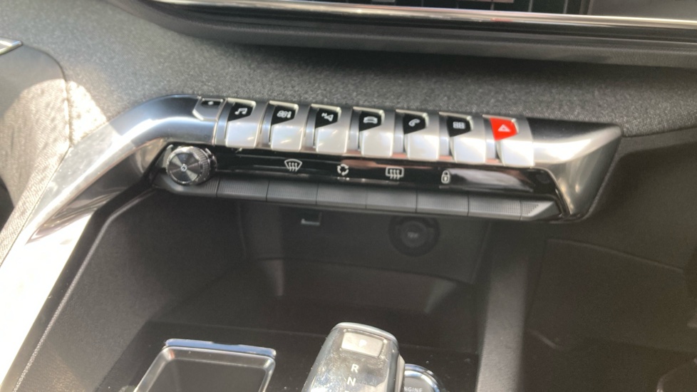 Peugeot 3008 1.6 Hybrid 180 Allure Premium+ 5dr e-EAT8 Estate - Image 40