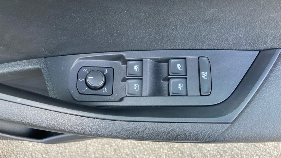 Skoda Karoq 1.5 TSI SE Technology 5dr DSG Petrol Estate - Image 21