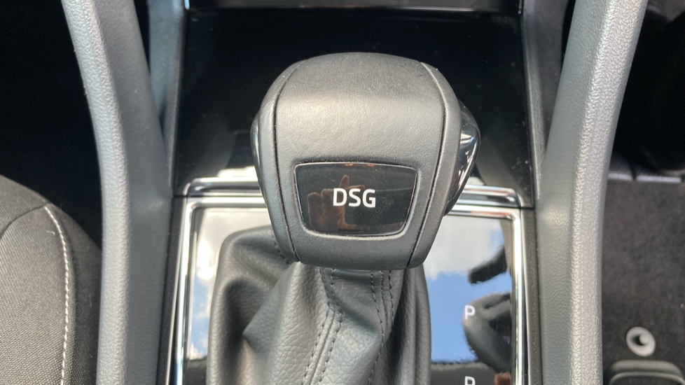Skoda Karoq 1.5 TSI SE Technology 5dr DSG Petrol Estate - Image 31