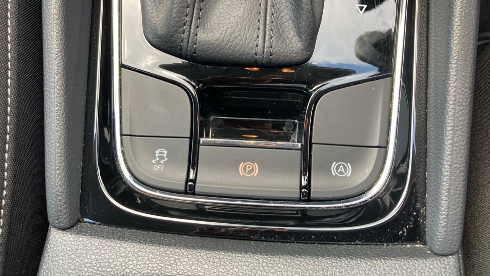 Skoda Karoq 1.5 TSI SE Technology 5dr DSG Petrol Estate - Image 32