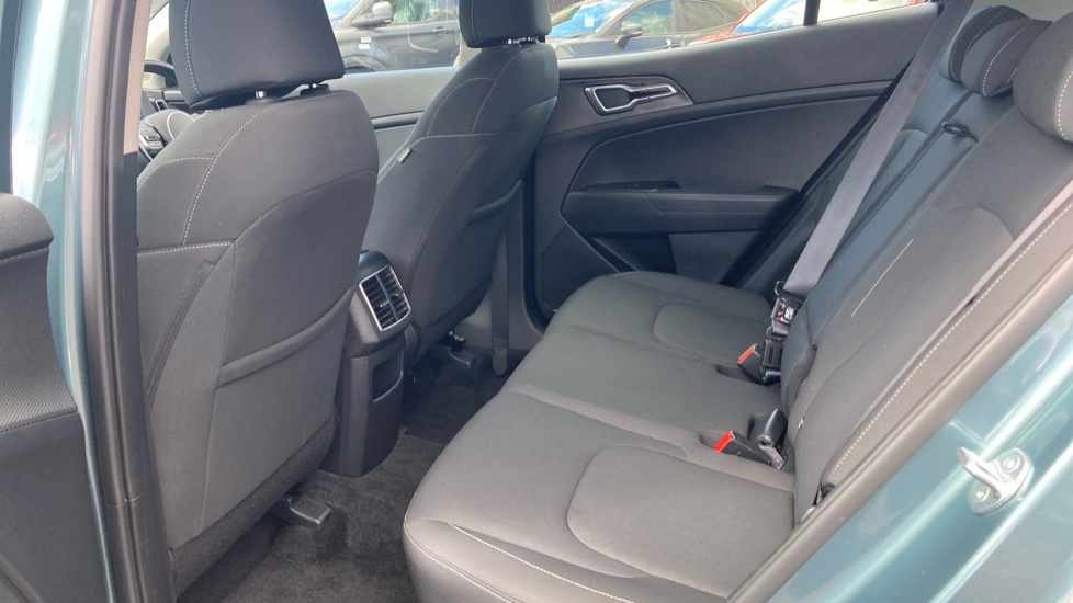 Kia Sportage 1.6T GDi ISG 2 5dr Petrol Estate - Image 16
