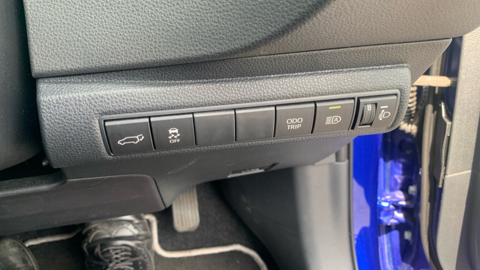 Toyota Corolla 1.8 Hybrid Design 5dr CVT Hybrid Estate - Image 25