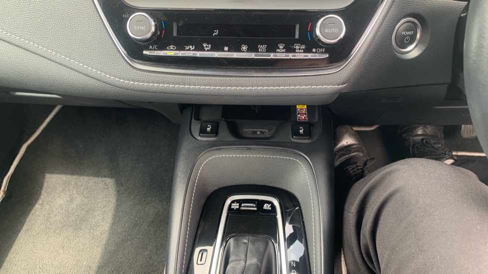 Toyota Corolla 1.8 Hybrid Design 5dr CVT Hybrid Estate - Image 31