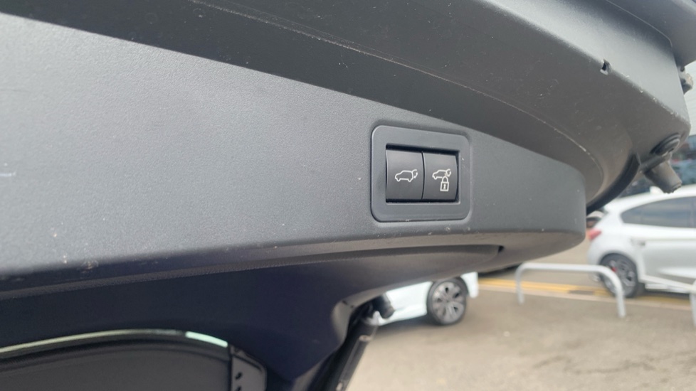 Toyota Corolla 1.8 Hybrid Design 5dr CVT Hybrid Estate - Image 50