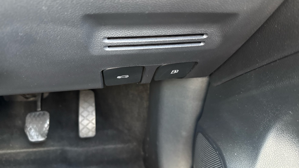 MG ZS 1.0T GDi Exclusive 5dr Petrol Hatchback - Image 32