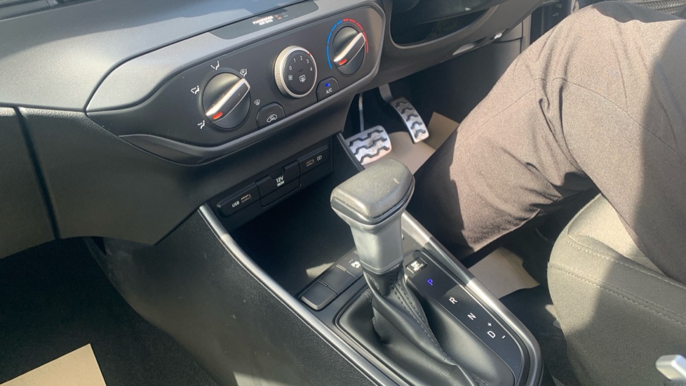 Hyundai BAYON 1.0 TGDi 48V MHEV SE Connect 5dr DCT Petrol Hatchback - Image 13