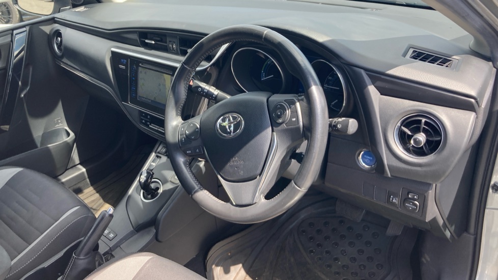 Toyota Auris 1.8 Hybrid Business Edition 5dr CVT Hybrid Hatchback - Image 11