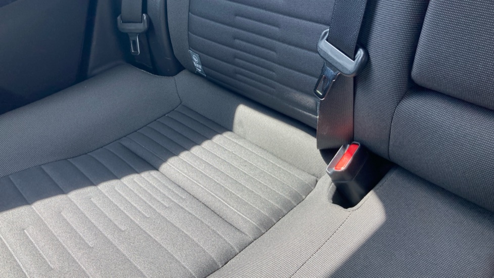 Toyota Auris 1.8 Hybrid Business Edition 5dr CVT Hybrid Hatchback - Image 17