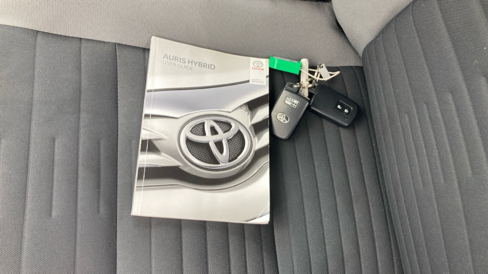 Toyota Auris 1.8 Hybrid Business Edition 5dr CVT Hybrid Hatchback - Image 19