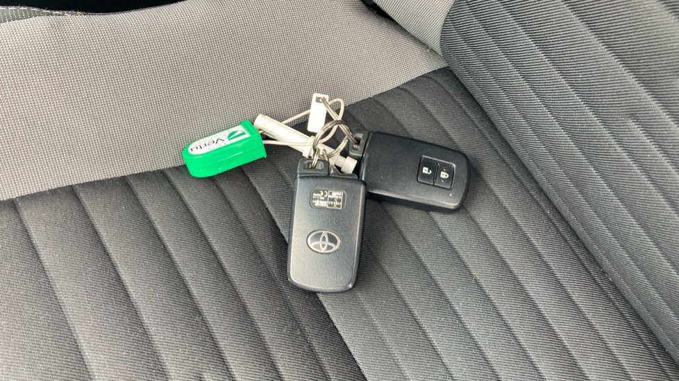 Toyota Auris 1.8 Hybrid Business Edition 5dr CVT Hybrid Hatchback - Image 20
