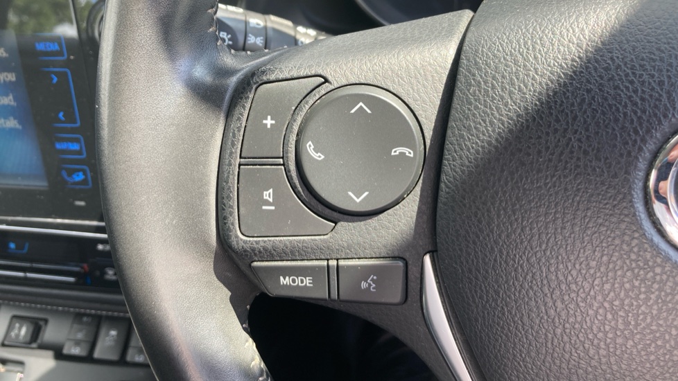 Toyota Auris 1.8 Hybrid Business Edition 5dr CVT Hybrid Hatchback - Image 21
