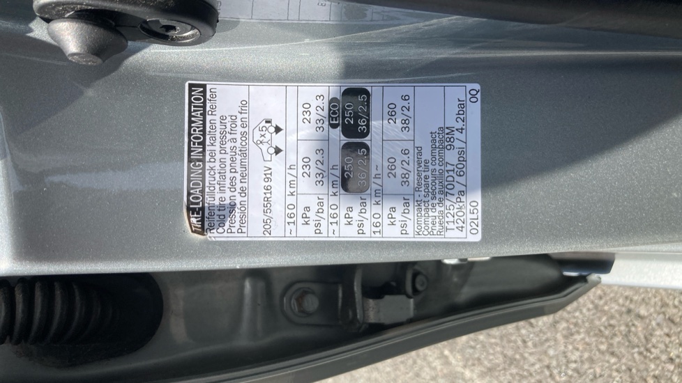 Toyota Auris 1.8 Hybrid Business Edition 5dr CVT Hybrid Hatchback - Image 38