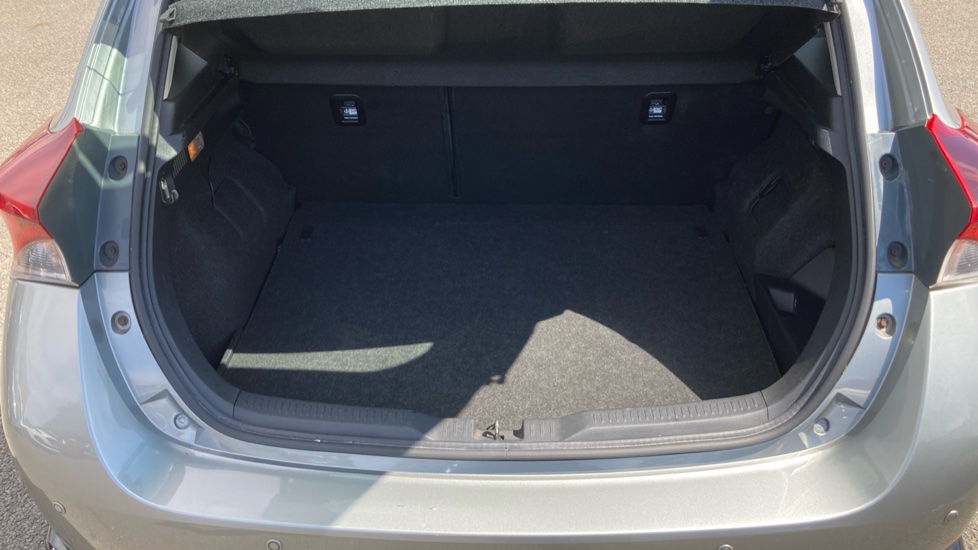 Toyota Auris 1.8 Hybrid Business Edition 5dr CVT Hybrid Hatchback - Image 47