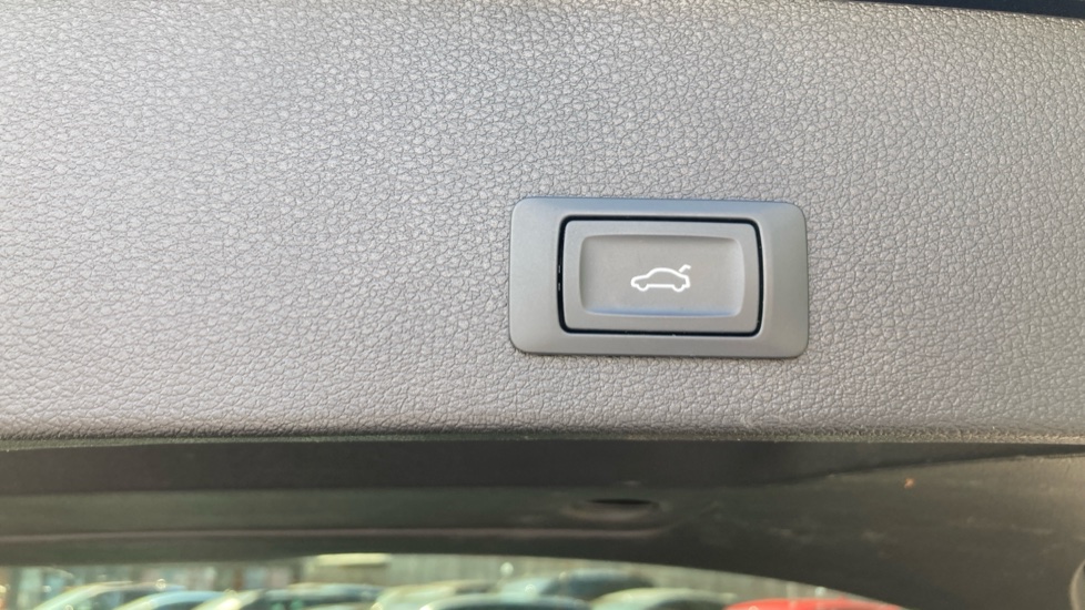 Audi Q2 35 TFSI S Line 5dr Petrol Estate - Image 31
