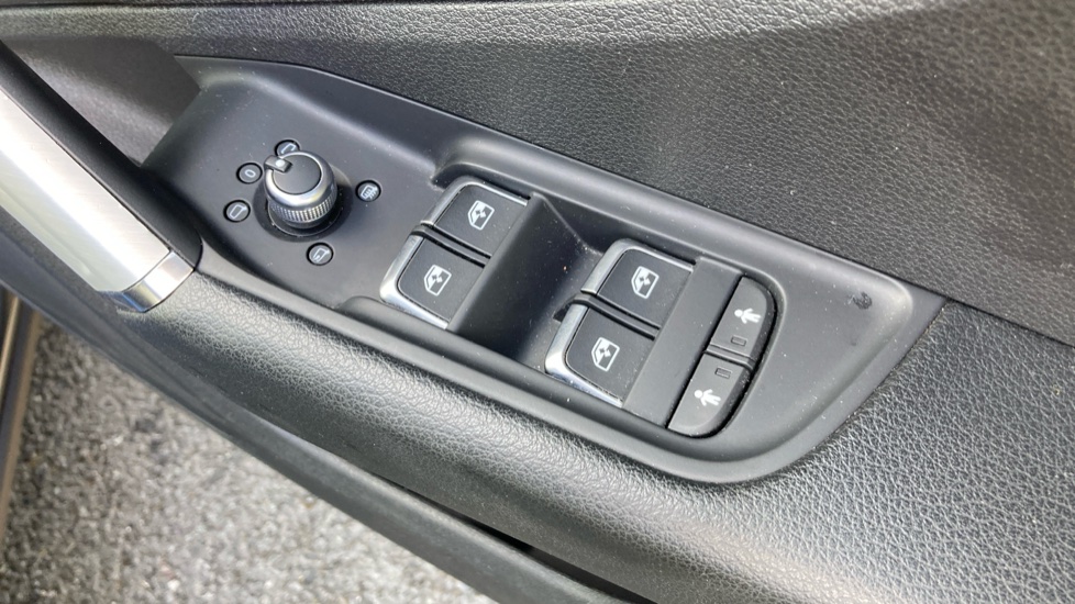 Audi Q2 35 TFSI S Line 5dr Petrol Estate - Image 32