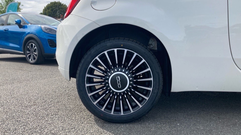 Fiat 500 1.0 Mild Hybrid Launch Edition 3dr Petrol Hatchback - Image 7